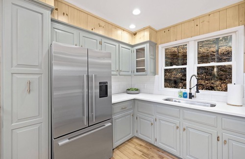 Seven Devils Ski Chalet | Cozy Chalet Getaway, Hot Tub, Pet-Friendly, WiFi, AC in Seven Devils