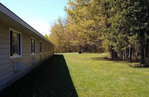 Colpoys Bay Apartment | Cozy Comfort Double Room 06 – Peninsula Motel, Minutes from Wiarton Waterfront