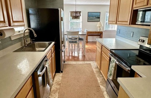 Colington Harbour House | Cozy Cottage on the Canal (Hot Tub, Kayaks & Pool)