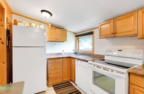 North Frontenac Cottage | Cozy cottage on the lake