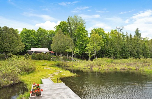 North Frontenac Cottage | Cozy cottage on the lake