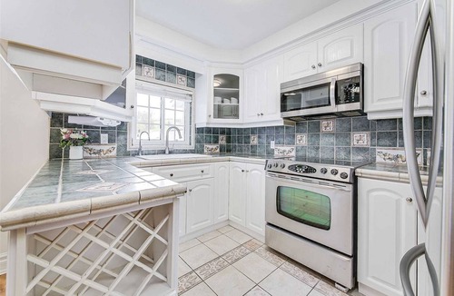 Penetanguishene Cottage | Cozy Cottage Retreat with HotTub, Heated Pool, Firepit, Ping Pong & Pool table