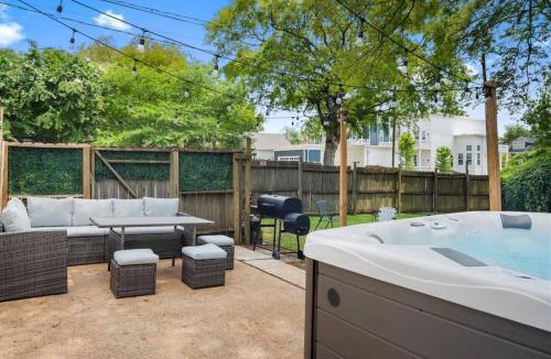 Shelby Hills House | Cozy Cottage w Hot Tub & Fire Pit 17Mi to DT