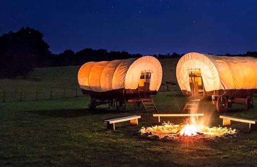 Lillington House | Cozy Covered Wagon for Four on Cape Fear River, Lillington, for Glamping in North Carolina