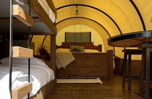 Lillington House | Cozy Covered Wagon for Four on Cape Fear River, Lillington, for Glamping in North Carolina