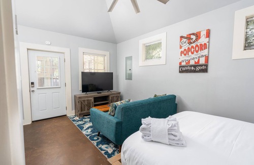 Westside House | Cozy Downtown Escape | The Condon Carriage