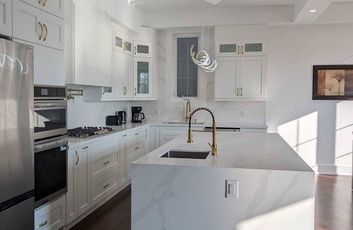 Durham Region House | Cozy Ensuite Room in Oshawa