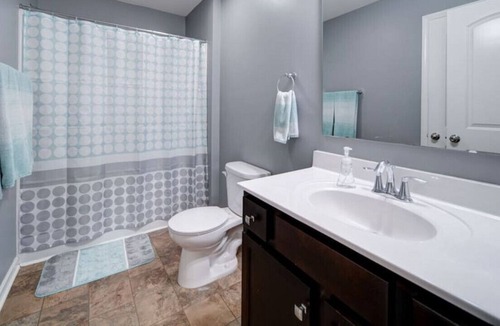 Pineville House | Cozy Getaway near fun filled Carowinds & shopping