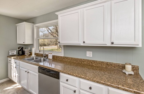 Arden House | Cozy Home Near Asheville Fire Pit Dog Friendly