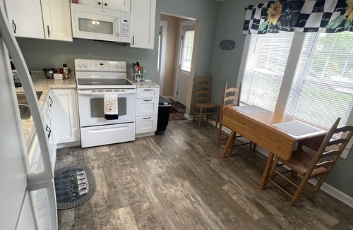Central Cottage | Cozy Home with over an Acre