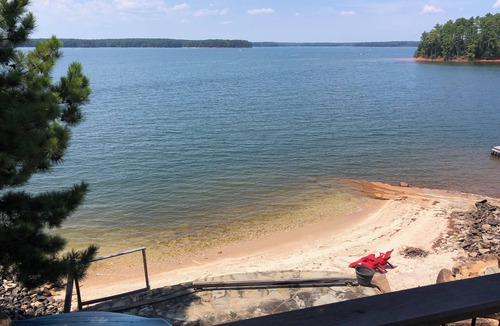 Modoc Shores Cabin | Cozy Lakefront Log cabin with miles of view plus small beach!