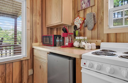 Galax House | Cozy lakeside cabin with peaceful views, a covered porch, fire pit, and private rural getaway.