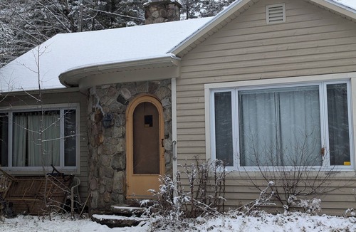 Ivry-sur-le-Lac House | Cozy Laurentian Winter Cottage Near Ski Hills, Snowshoe and Snowmobile Trails