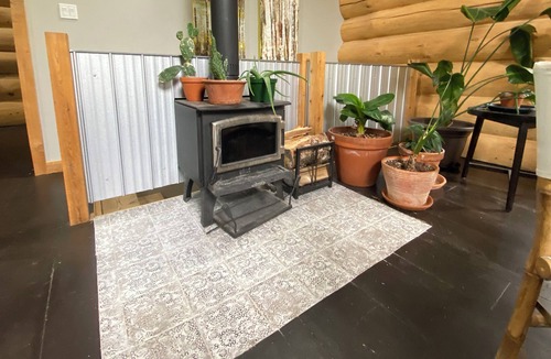 Morin Heights Cabin | Cozy log home on peaceful Lac Belanger, 10 minutes from ski hills