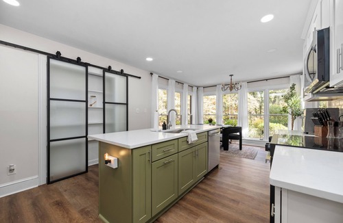 Marvin House | Cozy/Luxe Winter Countryside Estate on Private Grounds in South CLT-King Suite!