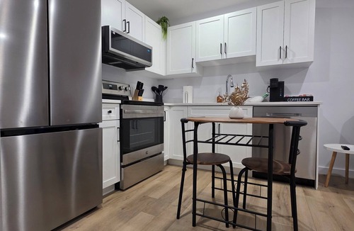 Saskatoon House | Cozy, Modern and Stylish!