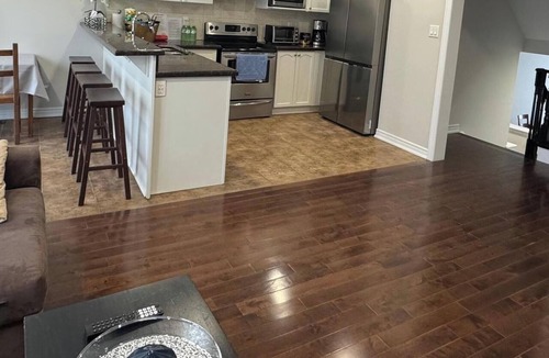 Richmond Hill House | Cozy & Modern Furnished Private House Hosted by a SuperHost!