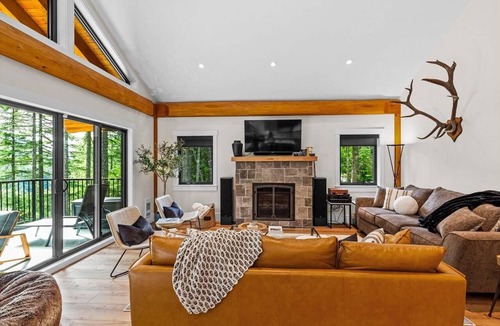 Sunshine Valley Cabin | Cozy Mountain Escape where rustic charm meets modern comfort!
