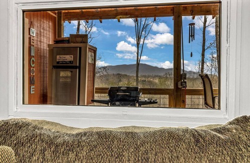 Old Fort House | Cozy Mountain Camper Retreat with Private View Deck & Fire Pit in Old Fort, North Carolina