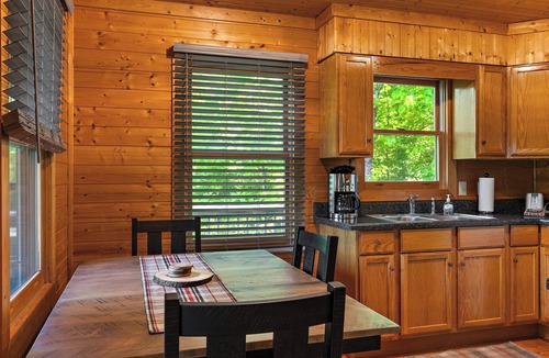 Purlear Cabin | Cozy Mountain Getaway - Hiking, Waterfalls & Pond - Buck Mountain - Near Boone
