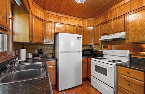 Purlear Cabin | Cozy Mountain Getaway - Hiking, Waterfalls & Pond - Buck Mountain - Near Boone