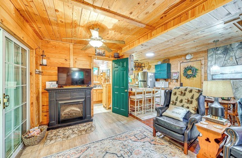 Roaring Gap Cabin | Cozy Nature Escape! Roaring Gap Cabin w/Patio