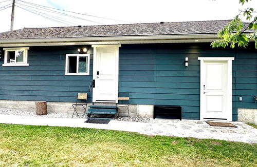 Burnaby House | Cozy new 1-bed studio suite with AC & big private yard in charming Burnaby