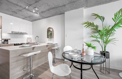 Downtown Montreal Apartment | Cozy Oasis Home Downtown Montreal - Free Indoor Parking Old Montreal - Apartment