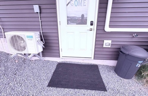 Fairview House | Cozy one-bedroom suite in a quiet neighbourhood with modern amenities.