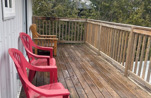 Brock Apartment | Cozy outbuilding apartment. Raised private deck. Water front parkette.