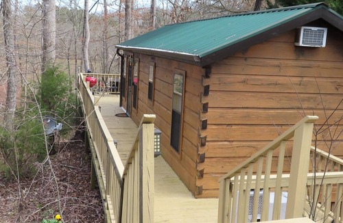 Westminster Cabin | Cozy peaceful Log cabin Lake Hartwell dock WIFI/AC