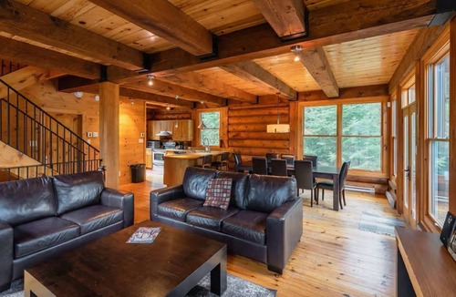 Lac Superieur Village Ski Chalet | Cozy Pet Friendly 4 bedroom cottage with spa, pool, tennis, lake