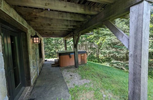Lac Superieur Village Ski Chalet | Cozy Pet Friendly 4 bedroom cottage with spa, pool, tennis, lake