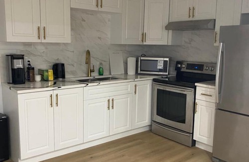 Woodslee Apartment | Cozy Private Basement Suite East Windsor