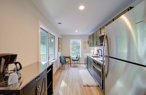 Bakersville Cottage | Cozy & private cottage, luxurious Hot Tub at Blue Ridge Mountains countryside