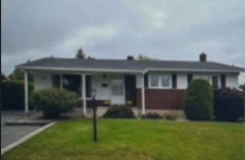 Downtown Gatineau House | Cozy Room for Rent - Perfect for Female/Student!