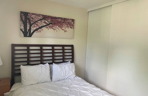 Downtown Gatineau House | Cozy Room for Rent - Perfect for Female/Student!
