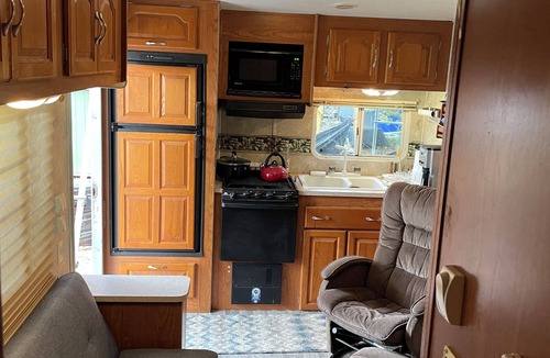 Westminster House | Cozy RV in a vacation community on Lake Hartwell