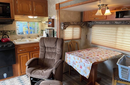 Westminster House | Cozy RV in a vacation community on Lake Hartwell