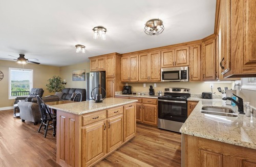 West Jefferson House | Cozy, Serene, 3 porches with Mountain View’s and access the historic New River