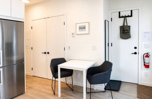 Lower Lonsdale Apartment | Cozy studio suite in North Vancouver