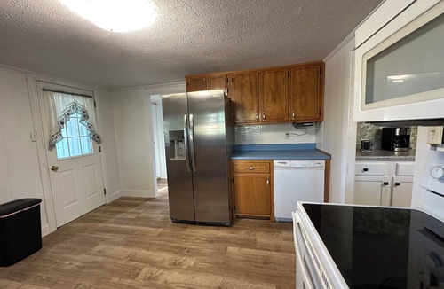 Albany House | Cozy Three Bedroom House Near Marina Rowena