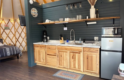 Topton Cabin | Cozy Yurt in Nantahala - Half mile from Nantahala wedding venue-No Cleaning Fee