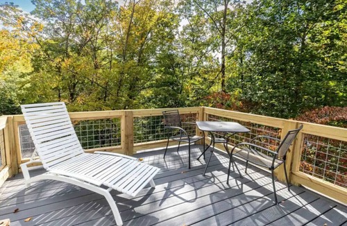 Sylva House | Crashing Creek Cabin, Hot Tub, Mountain Views & King Bed!