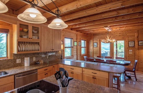 Sparta Cabin | Crazy Like a Fox Log Cabin | 2 Huge Decks w/Incredible Views | Pool Table & Foosball