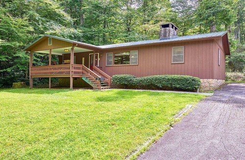 Maggie Valley Cabin | Creekside Cabin|Indoor Pool+Hot Tub|Walk to Dining