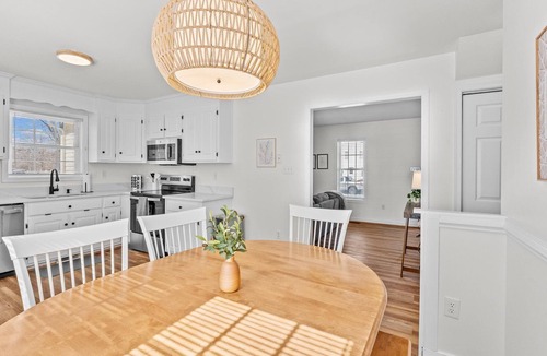 Midlothian House | Creekside Cottage in Midlothian, Pet Friendly: 4 bedroom, 2 baths - 5 total beds