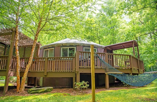 Topton House | Creekside Cove Yurt - Creekside Glamping w/Private Hot Tub
