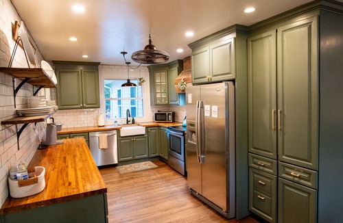 Charleston House | Creekside Retreat w/Hot Tub + Game Room, 6 minutes to Downtown, 15 to Folly!