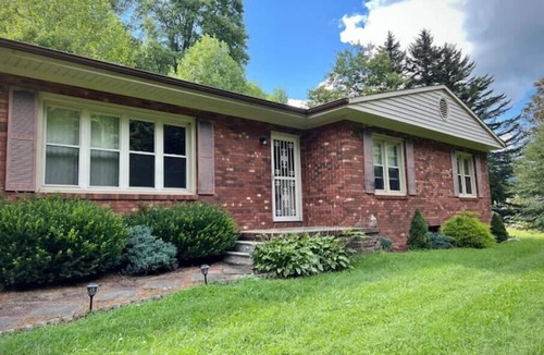 Lansing House | Creekside Rural Retreat in Beautiful Ashe County